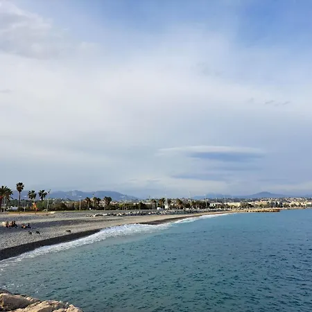 Apartment La Castel - De - Parkings- 3 - 8 Couchages - Jardin - Barbecue Cagnes-sur-Mer