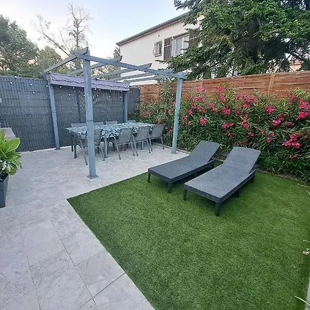 Apartment La Castel - De - Parkings- 3 - 8 Couchages - Jardin - Barbecue *